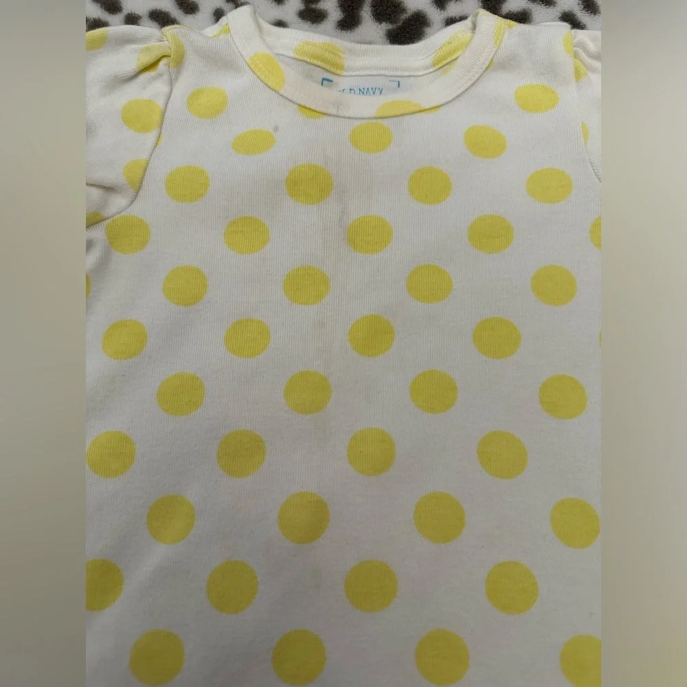 Old Navy Shirt Bundle with FLAWS in Yellow & White Size 18-24 2T 24 months